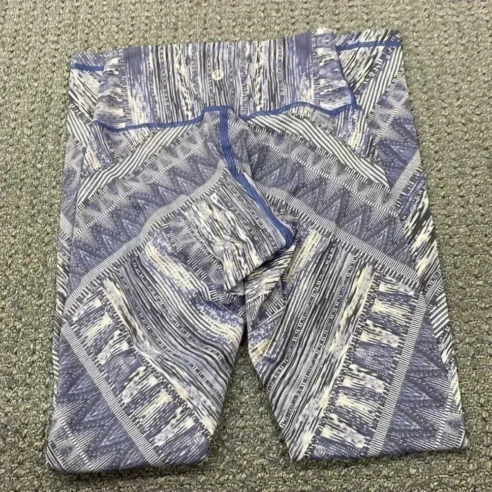 Lululemon legging - Picture 3 of 6